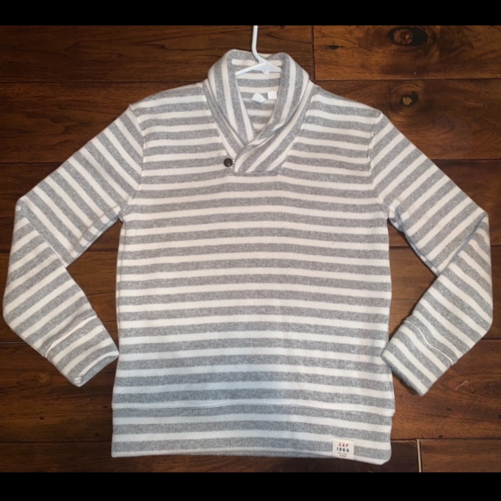 Boys grey and white striped sweater size XL (12)